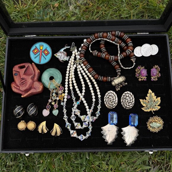 Costume Jewelry Lot Vintage - Jewelry Store Closeout Lot #11 - Picture 1 of 9